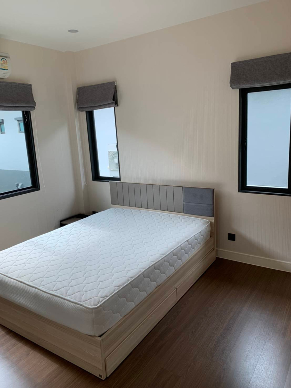 For RentHousePattanakan, Srinakarin : P-2826 Corner house, private, ready to move in, Setthasiri Krungthep Kreetha, near Rama 9 Expressway and APL Hua Mak BTS.