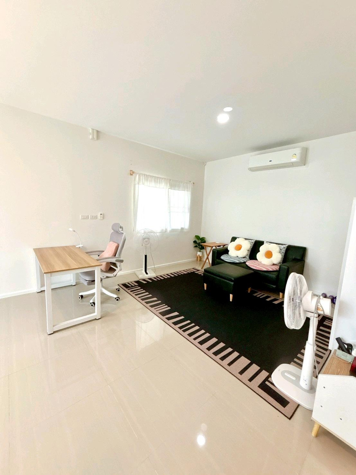Semi-detached house, good energy, decorated and ready to move in, good price. Loading...