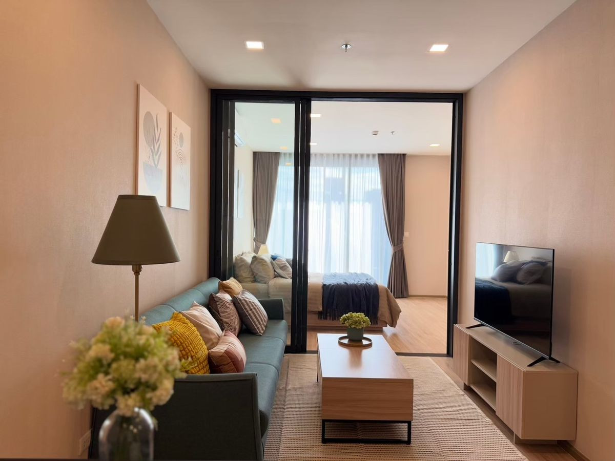 For RentCondoRatchathewi,Phayathai : XT Phayathai【𝐑𝐄𝐍𝐓】🔥Warm-toned room with an open, comfortable, and urban-cozy design🔥  Contact Line ID: @hacondo