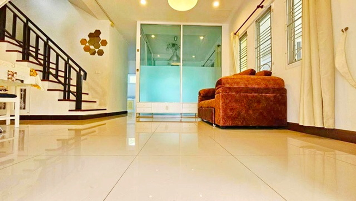 ตลาดกรุงเทพ-นนท์ 2.1 กม. กรุงเทพ-นนท์3 MRTแยกติวานนท์ 600 ม. ให้เช่า ทาวน์เฮ้าส์ 2 ชั้น 38 ตร.วา. 298 ตร.ม. เฟอร์ฯครบ 3 นอน Loading...