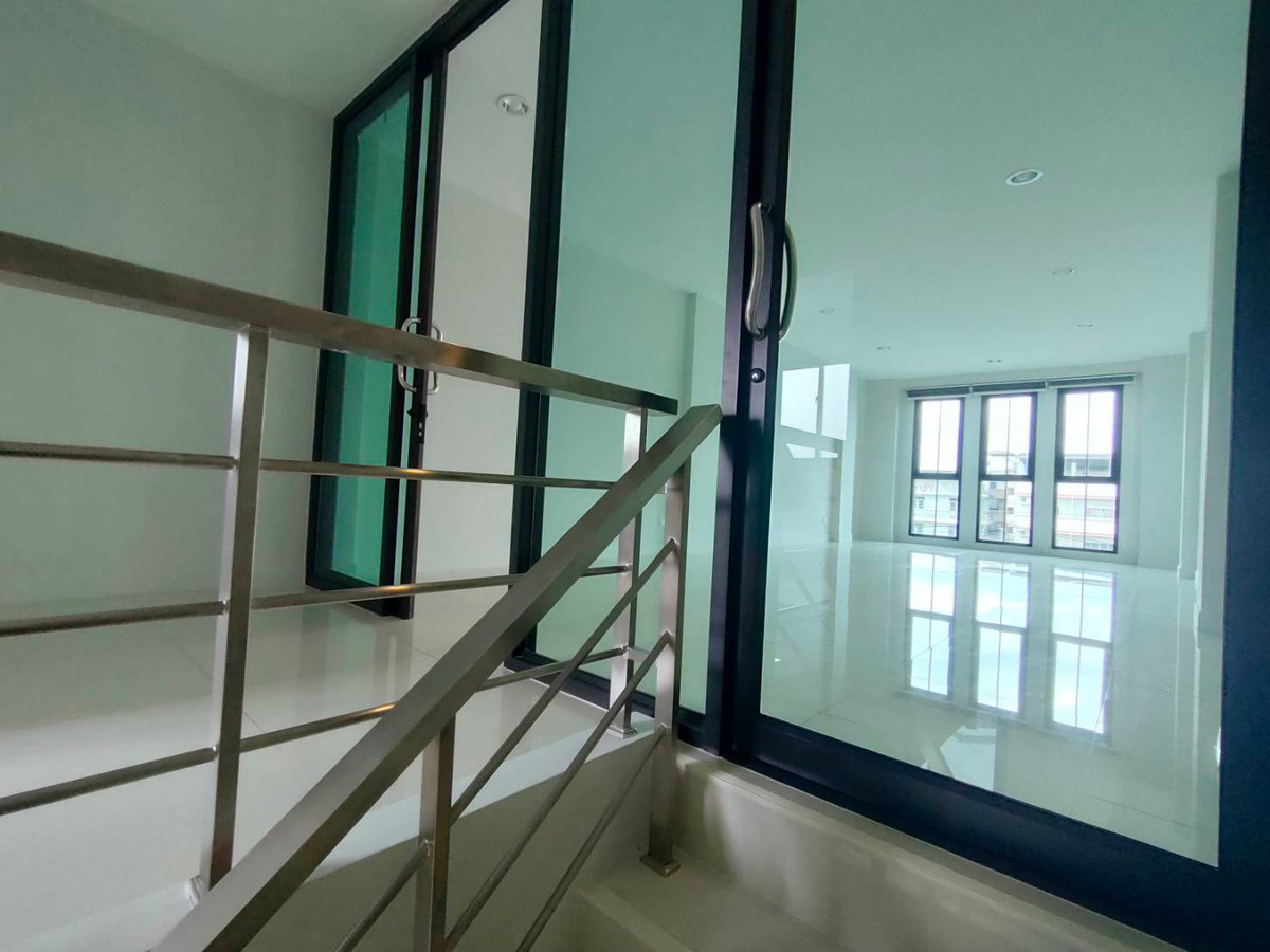 For RentShop HouseOnnut, Udomsuk : Commercial building for rent, THE MASTER project @ BTS ONNUT – PATTANAKARN (ST-02)