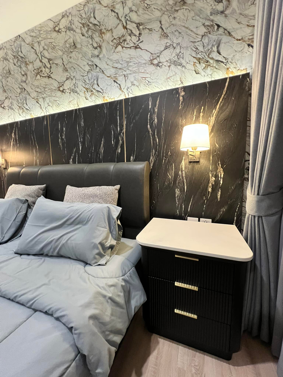 For RentHousePattanakan, Srinakarin : For rent, luxury detached house, Nirvana Absolute Krungthep Kreetha project, size 85 square wah, 4 bedrooms, with furniture, Thap Chang Subdistrict, Saphan Sung District, Bangkok.