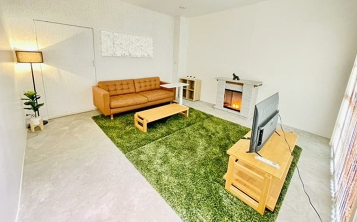 Luxurious 3-story townhouse for rent Lotus Sukumvit105 650m. BTS Bearing 1.3km. newly renovated lux Loading...