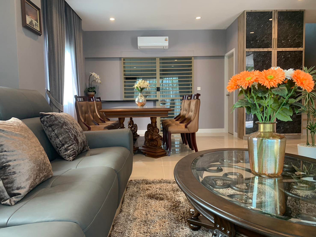 For RentHousePattanakan, Srinakarin : For rent, luxury detached house, Nirvana Absolute Krungthep Kreetha project, size 85 square wah, 4 bedrooms, with furniture, Thap Chang Subdistrict, Saphan Sung District, Bangkok.