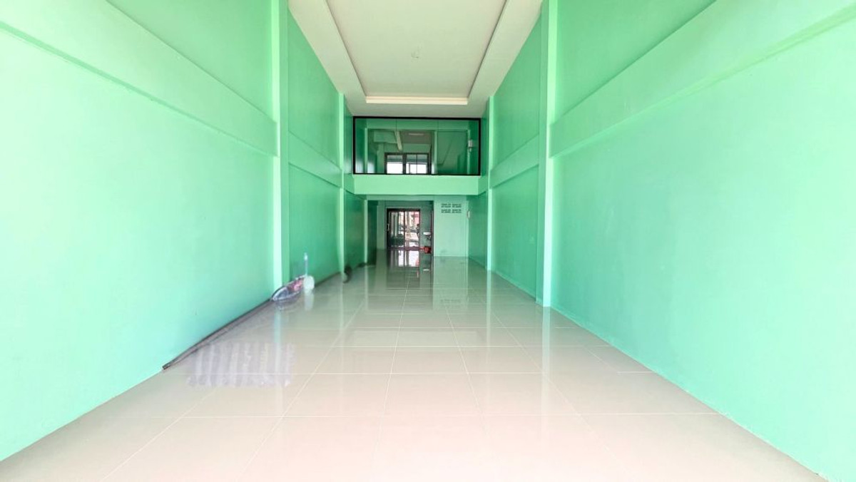 ขายอาคารพาณิชย์ระยอง : ขายอาคารพาณิชย์ 3 ชั้นครึ่ง ติดถนนสุขุมวิท บ้านฉาง ระยอง