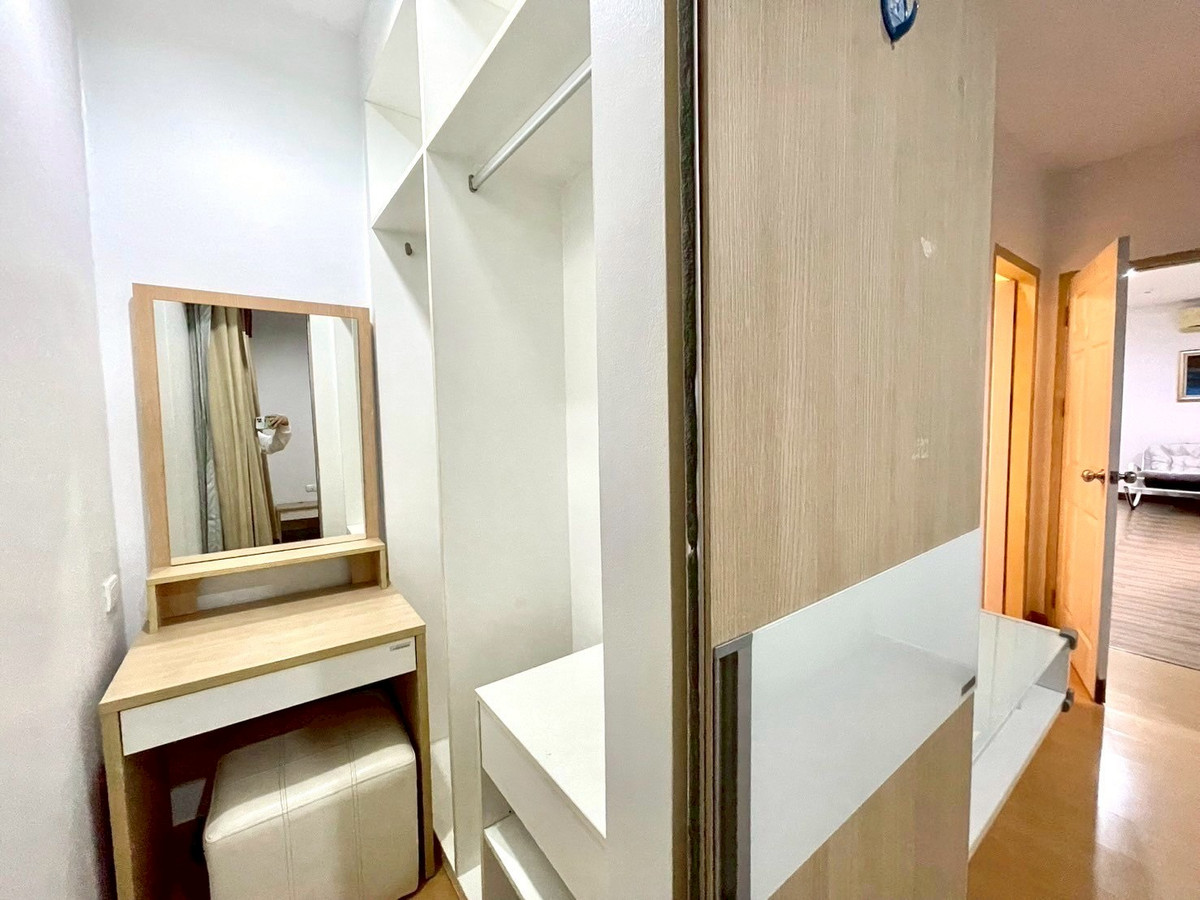 For SaleCondoRatchadapisek, Huaikwang, Suttisan : 2 bedrooms, 2 bathrooms, looking down, next to Huai Khwang MRT! ☄️Life@Ratchada-Huai Khwang, size 55 sq m, only 5.XX million ☄️ Very good value, can make an appointment to view 📞081-152-6154 Ya (Agent), location in the heart of a non-sleeping area.
