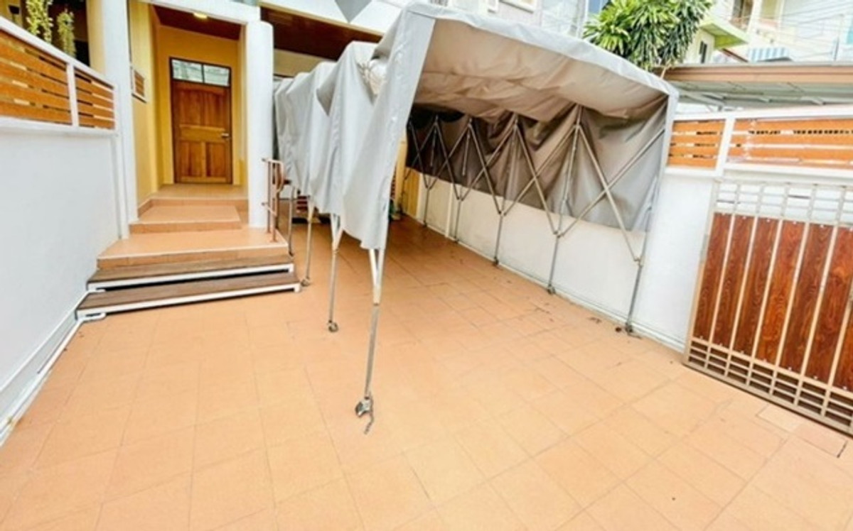 Luxurious 3-story townhouse for rent Lotus Sukumvit105 650m. BTS Bearing 1.3km. newly renovated lux Loading...