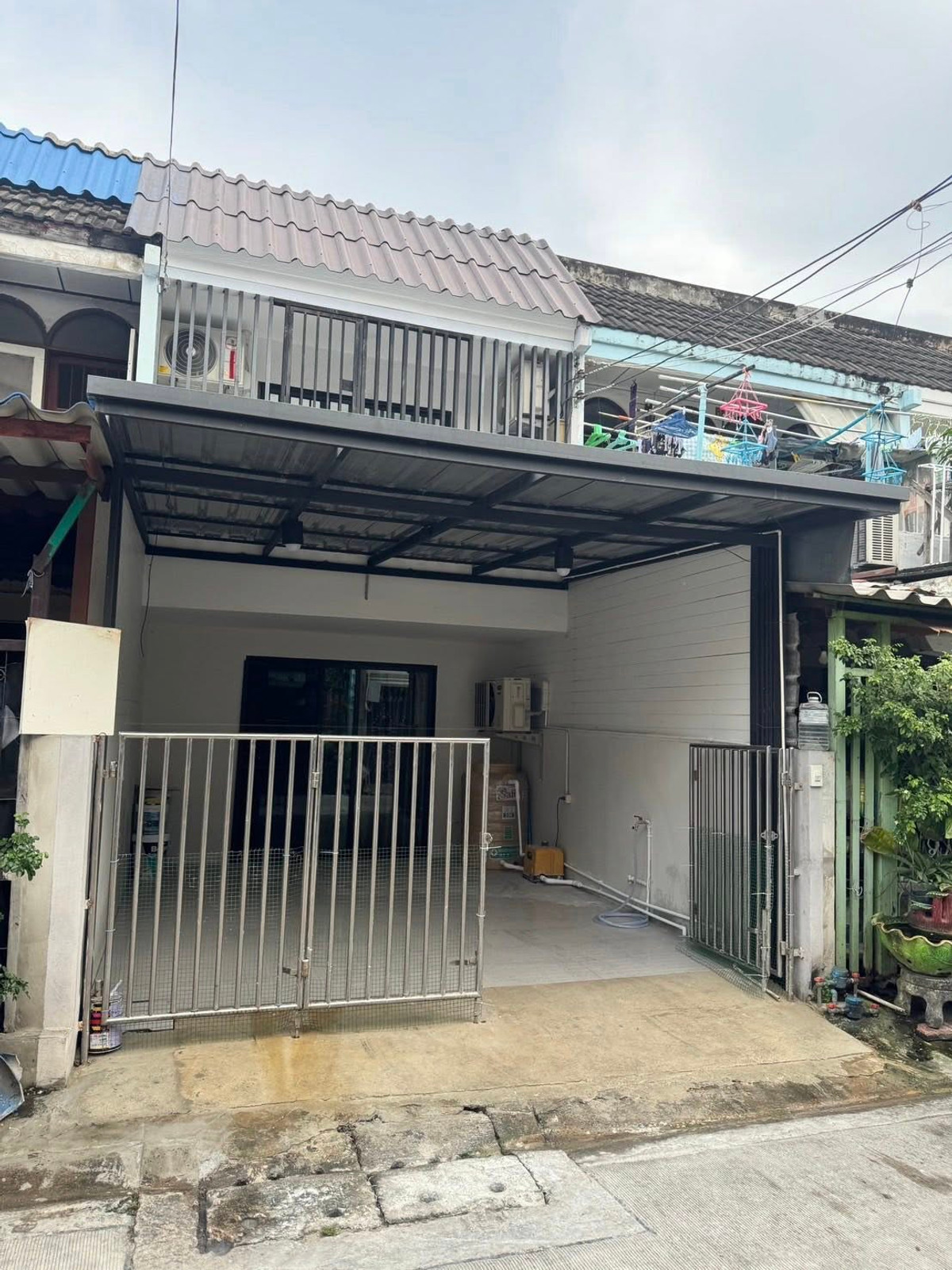 For RentTownhomeRatchadapisek, Huaikwang, Suttisan : 🟢House for rent, 2-story townhouse, Soi Pracharat Bamphen 13, fully furnished. Ready to move in now.