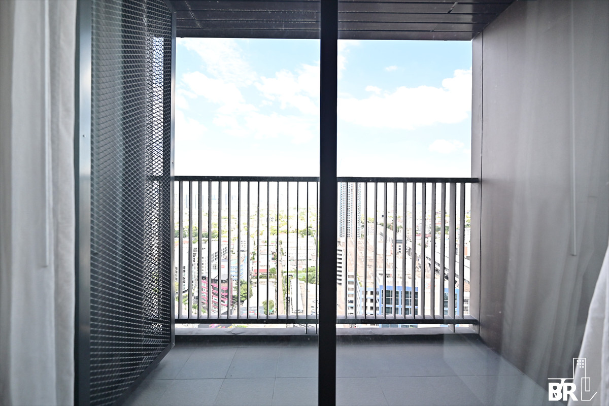 For SaleCondoLadprao, Central Ladprao : Beautiful room, next to 2 electric train lines, 0 meters.