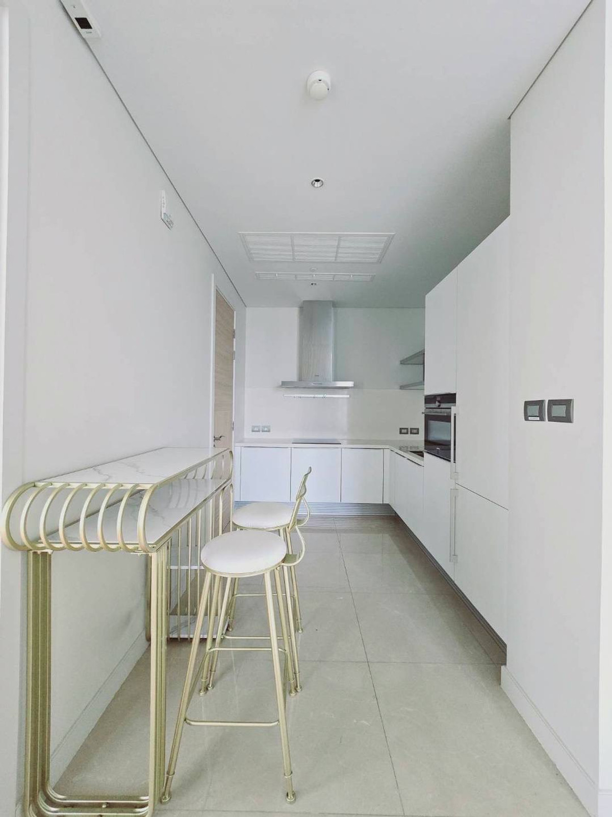 +++ขายด่วน+++ Sindhorn Residence** 1 ห้องนอน ขนาด 74 ตร.ม.  Loading...