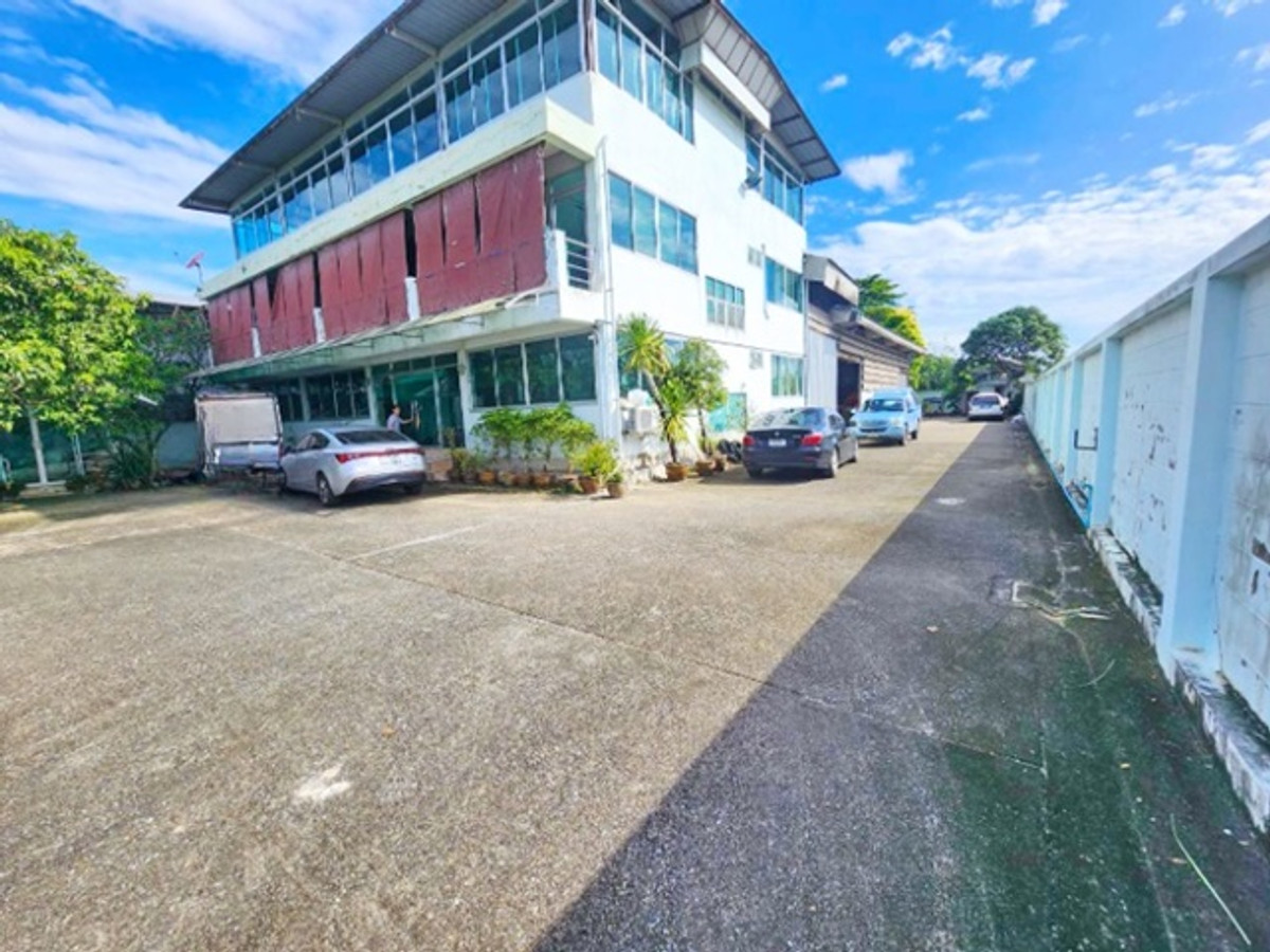 ให้เช่าโกดังนวมินทร์ รามอินทรา : ราษฎร์อุทิศ62-72 มีนบุรี จอดรถ20คัน ให้เช่าอาคาร-โกดังพร้อมออฟฟิศ 4หลัง 402ตร.วา 1602ตร.ม. ทำเลรถเทรลเลอร์เข้าได้ ใกล้ MRTสุวินทวงศ์ 6.4กม.