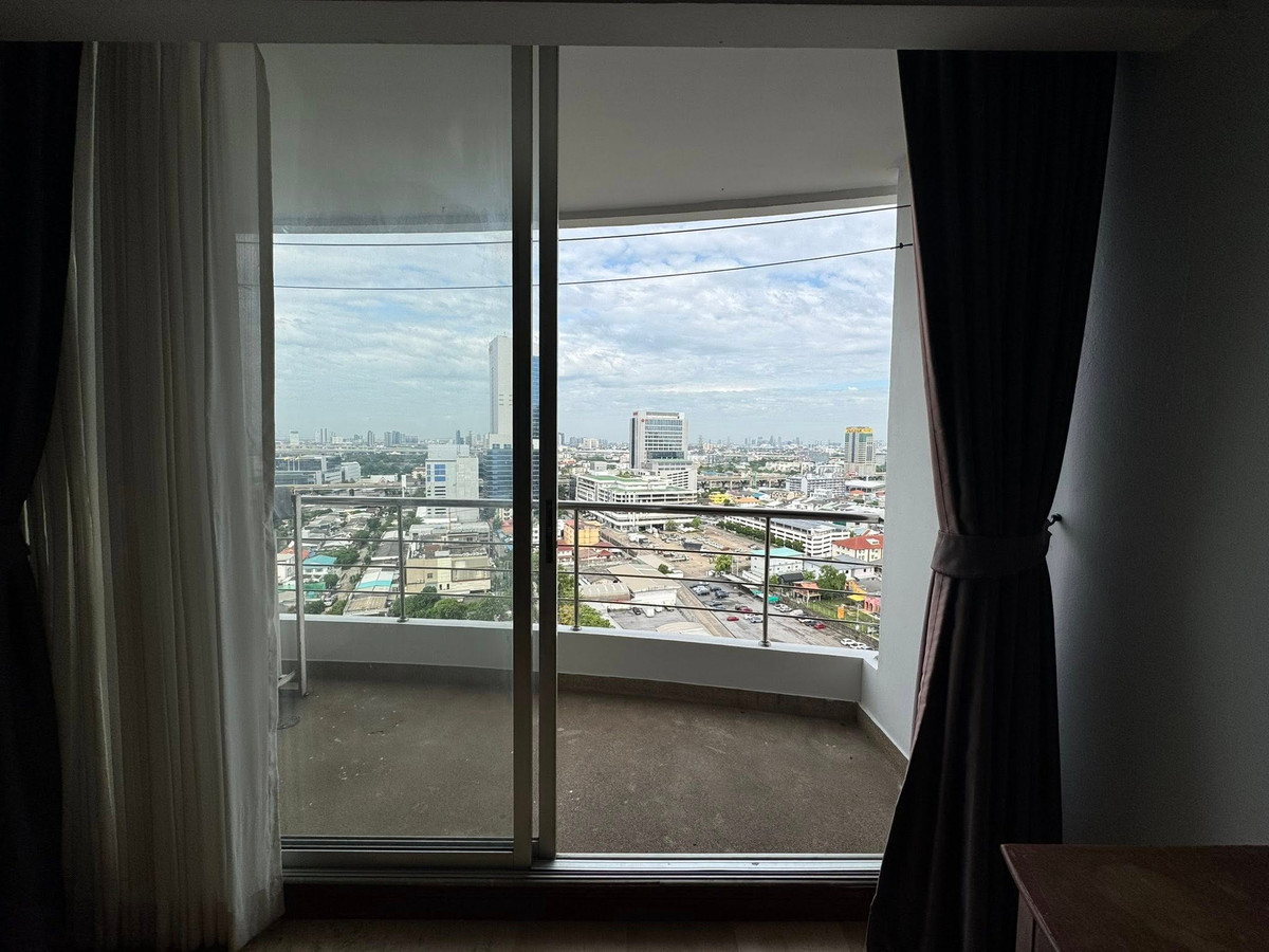 For SaleCondoKasetsart, Ratchayothin : Supalai Phaholyothin Park 21  Next to BTS Phaholyothin 24 and The Central Phahon Yothin. 60 Sqm. 1 Bedrooms  for sale with fix parking loty facing Westen-North