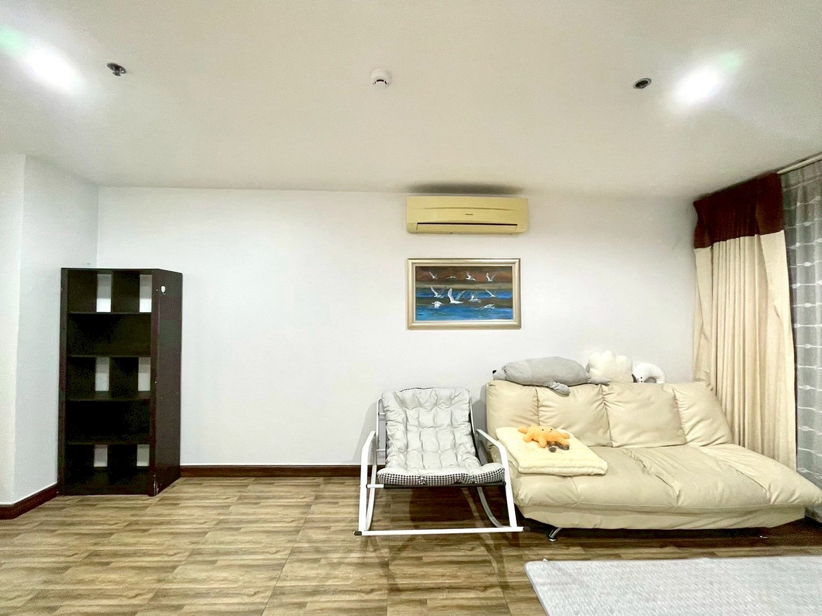 For SaleCondoRatchadapisek, Huaikwang, Suttisan : 2 bedrooms, 2 bathrooms, looking down, next to Huai Khwang MRT! ☄️Life@Ratchada-Huai Khwang, size 55 sq m, only 5.XX million ☄️ Very good value, can make an appointment to view 📞081-152-6154 Ya (Agent), location in the heart of a non-sleeping area.