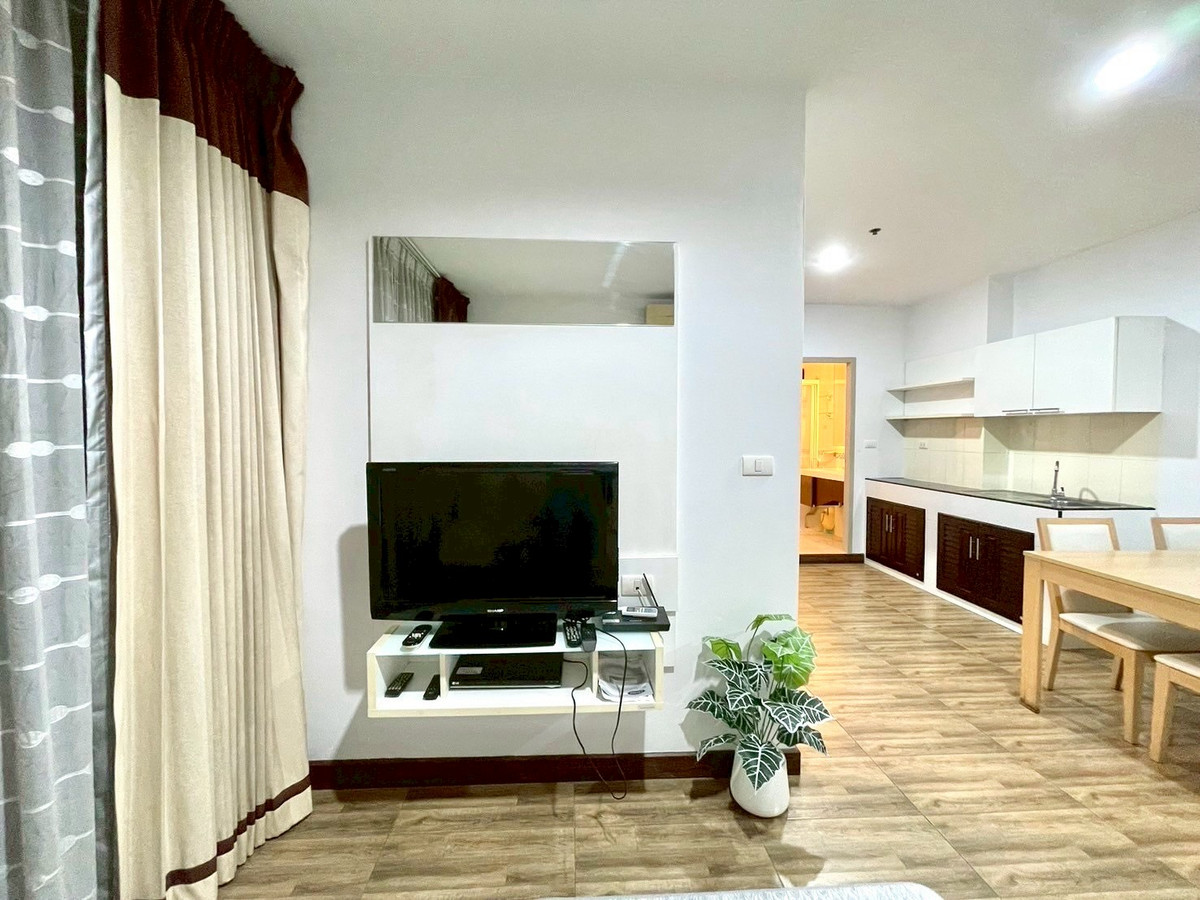 For SaleCondoRatchadapisek, Huaikwang, Suttisan : 2 bedrooms, 2 bathrooms, looking down, next to Huai Khwang MRT! ☄️Life@Ratchada-Huai Khwang, size 55 sq m, only 5.XX million ☄️ Very good value, can make an appointment to view 📞081-152-6154 Ya (Agent), location in the heart of a non-sleeping area.