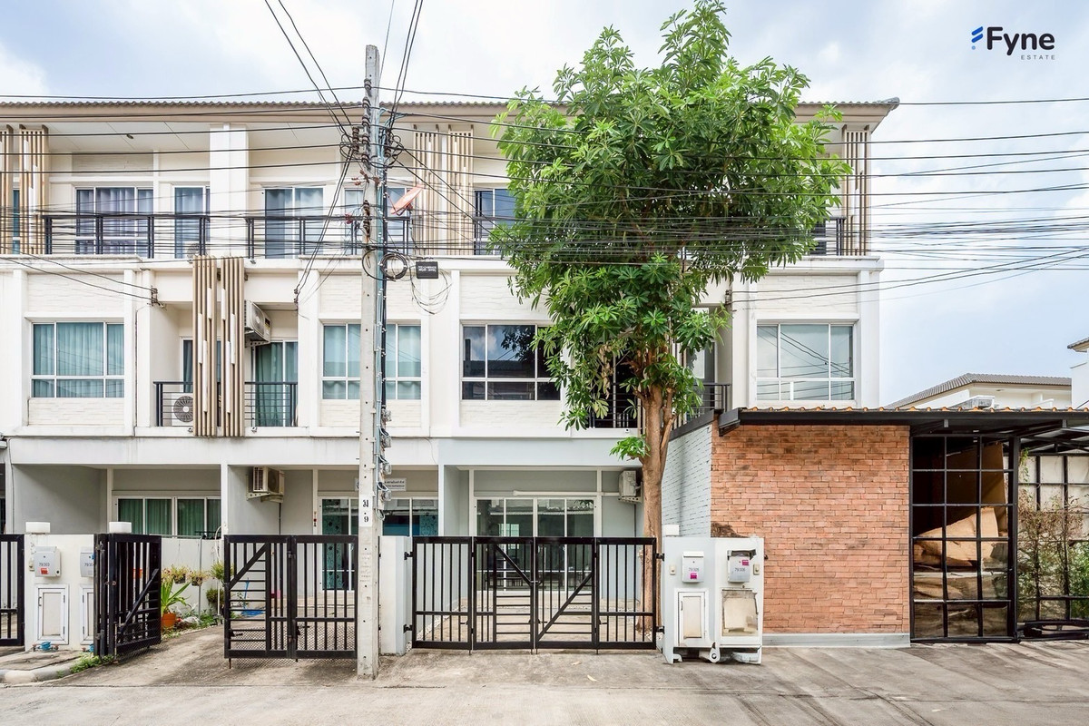 ขายทาวน์โฮมนวมินทร์ รามอินทรา : 📌ทาวน์เฮ้าส์ 3 ชั้น พร้อมอยู่ ติด LOTUS นวมินทร์ 
 ใกล้รถไฟฟ้าสายสีชมพู  เดอะ แพลนท์ ซิตี้ นวมินทร์ (ซอยนวมินทร์ 86)