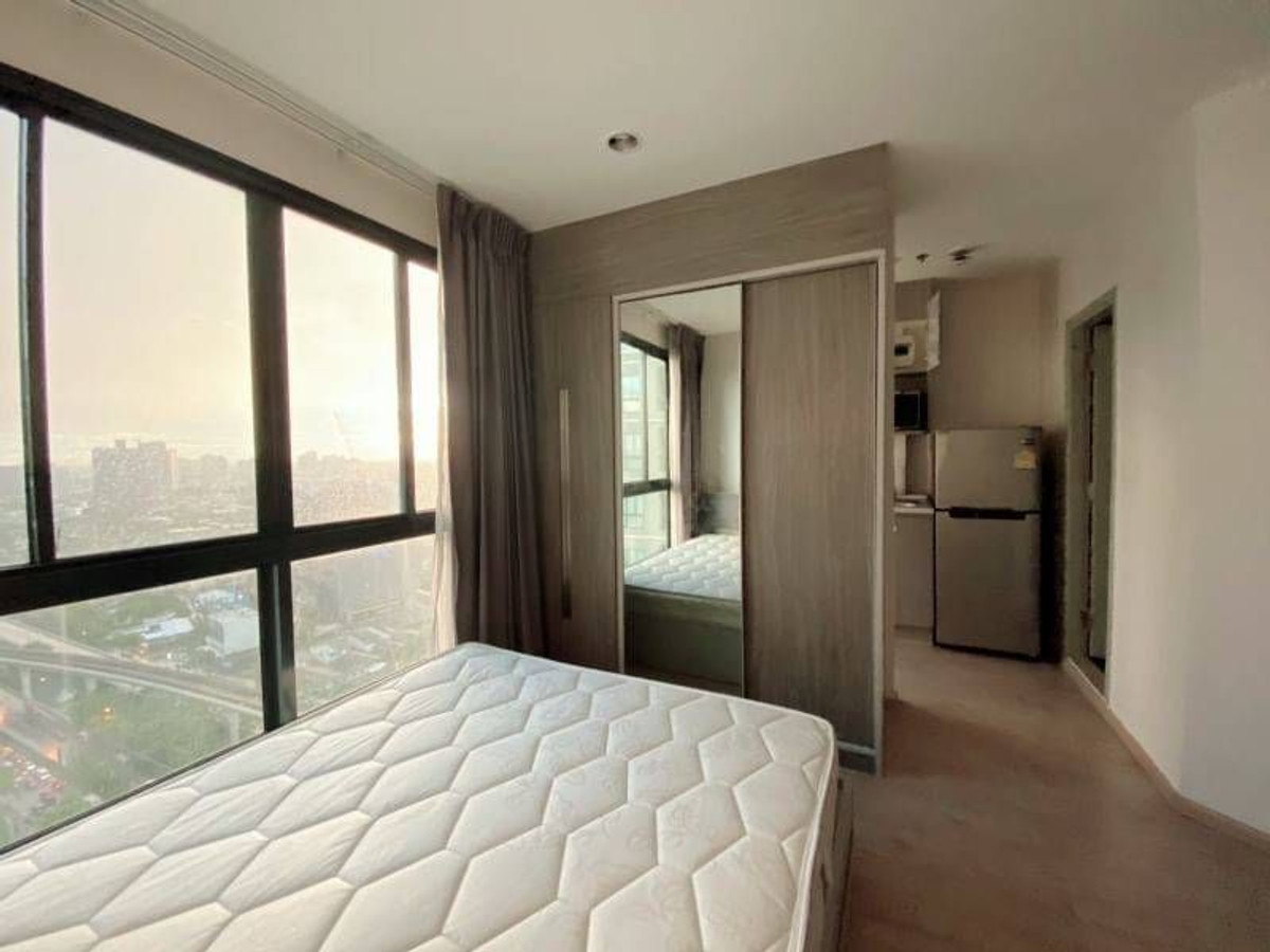 ✨ Room available 1 Nov. IDEO Sathorn - Tha Phra, near BTS Talat Phlu, only 750 m. ✨ Loading...