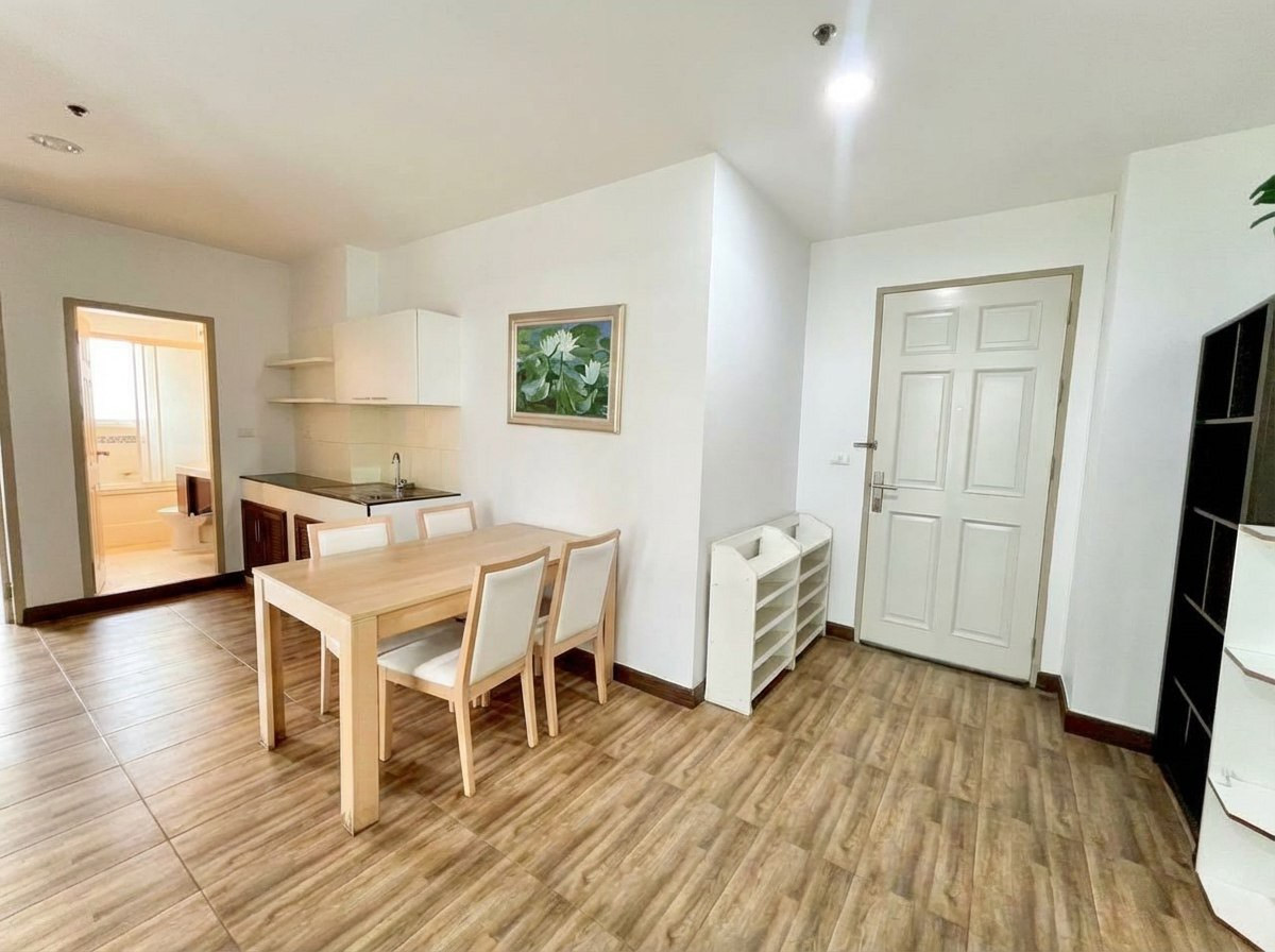 ขายคอนโดรัชดา ห้วยขวาง : HOT !!☄️2 ห้องนอน มองลงมา ติด MRT ห้วยขวาง ! 📞081-152-6154  เพียง 5.XX ล้าน ✨ ราคานี้คุ้มมากๆ นัดชมได้ค่ะ  ทำเลใจกลางย่านที่ไม่หลับไหล