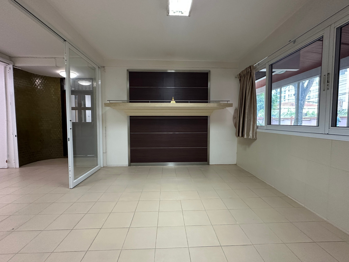 ขายบ้านสุขุมวิท อโศก ทองหล่อ : 🏡 บ้านเดี่ยว - แปลงมุมสุดพิเศษ บนทำเลสุขุมวิท 64 – ใกล้ BTS และทางด่วน |  🏡 2-Storey Corner Residence @ Golden Location - Sukhumvit 64