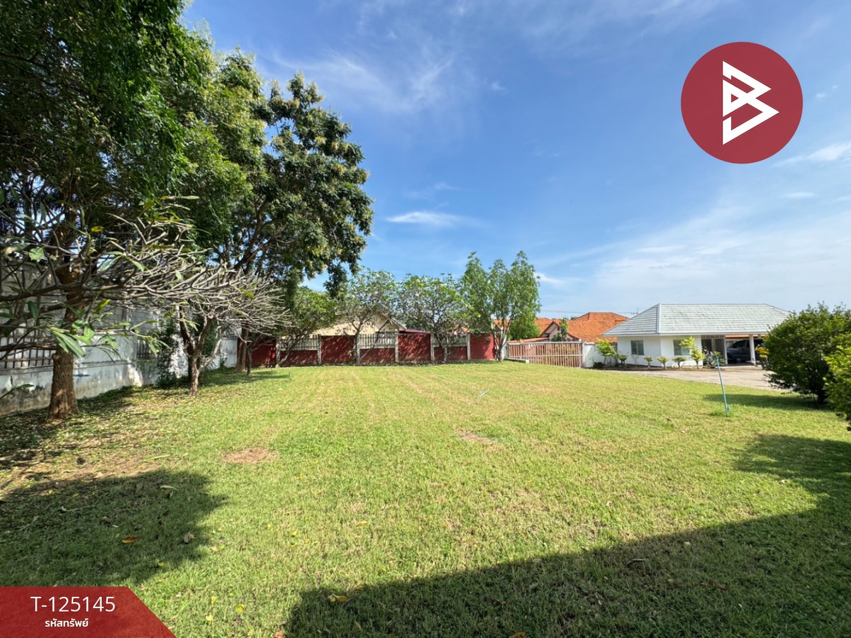 Single house with land for sale, area 1 rai 3 ngan 88 square wa, Sattahip District, Chonburi Province. Loading...