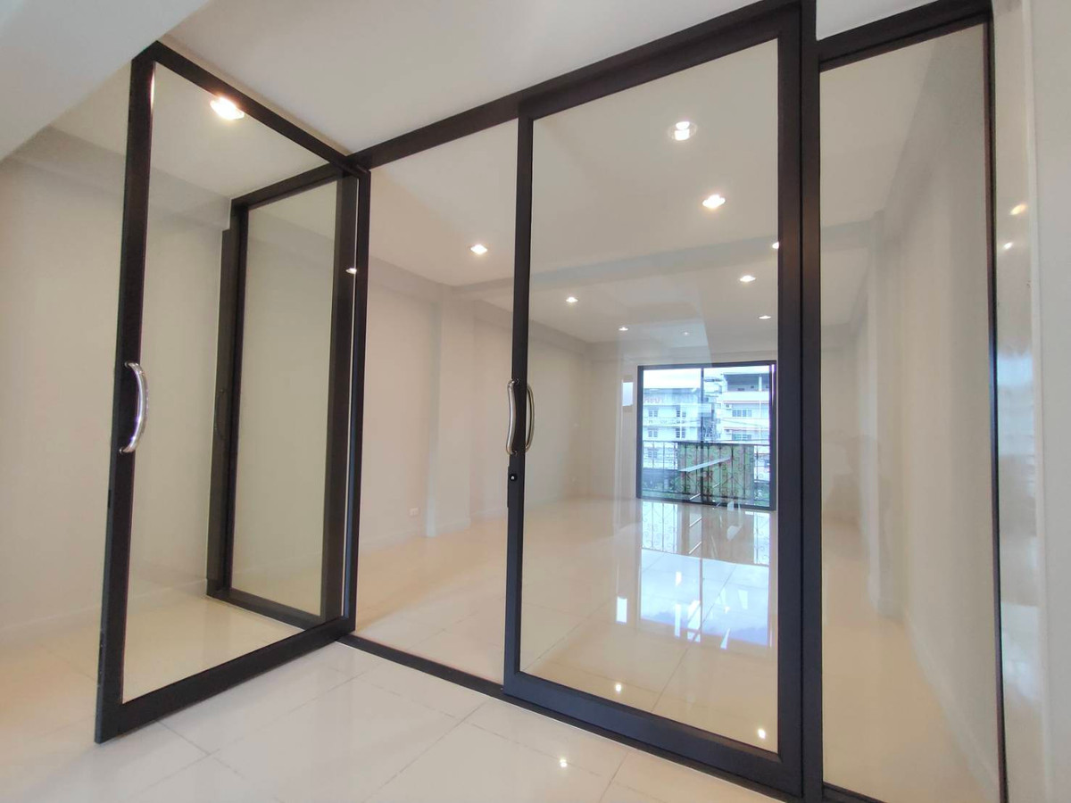 For RentShop HouseOnnut, Udomsuk : Commercial building for rent, THE MASTER project @ BTS ONNUT – PATTANAKARN (ST-02)