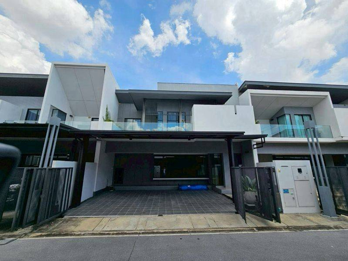 For RentHouseBangna, Bearing, Lasalle : For rent: 𝐕𝐈𝐕𝐄 𝐁𝐚𝐧𝐠𝐧𝐚 𝐊𝐌.𝟕, luxury house in Loft style, 3 bedrooms, 4 bathrooms, fully furnished, ready to move in.