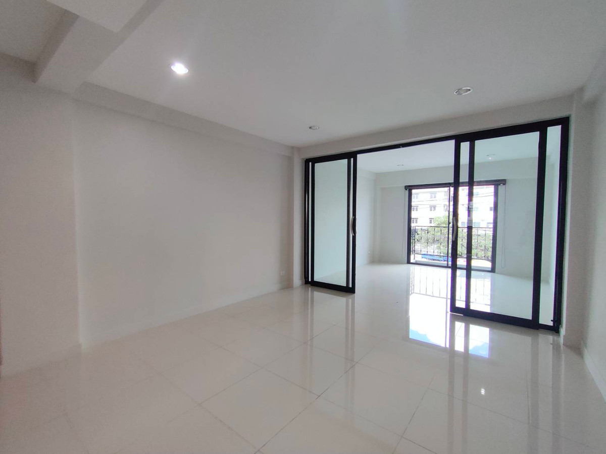 For RentShop HouseOnnut, Udomsuk : Commercial building for rent, THE MASTER project @ BTS ONNUT – PATTANAKARN (ST-02)
