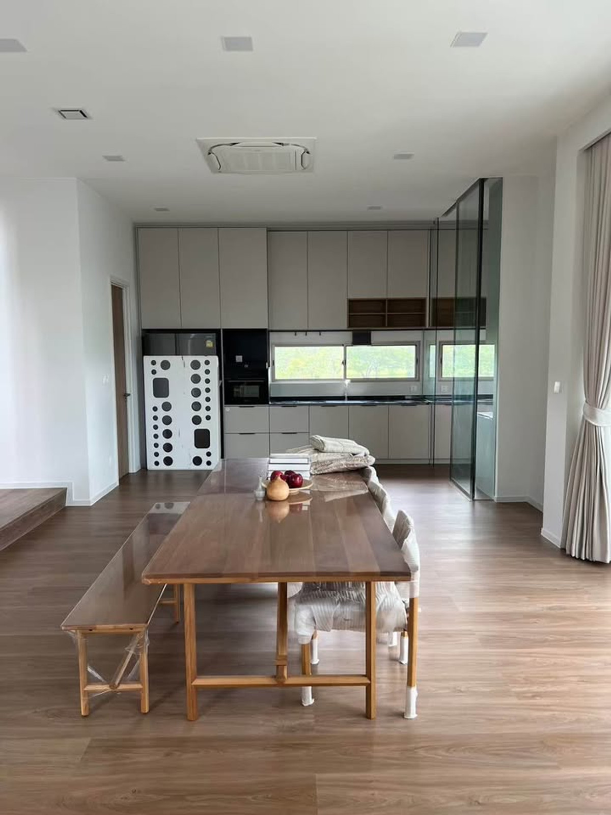 For RentHousePattanakan, Srinakarin : Luxury house for rent, VIVE Rama 9 (VIVE Rama 9), luxury house, golf course view. On a potential location Krungthep Kreetha Road ✨