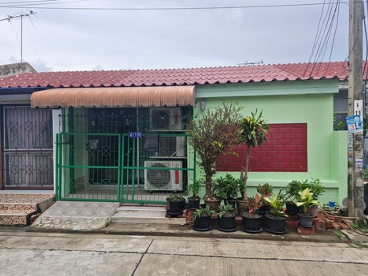 For SaleTownhomeMin Buri, Romklao : Urgent sale, cheap one-story townhouse, Ramkhamhaeng Housing Village, along the pink and orange lines of the electric train.