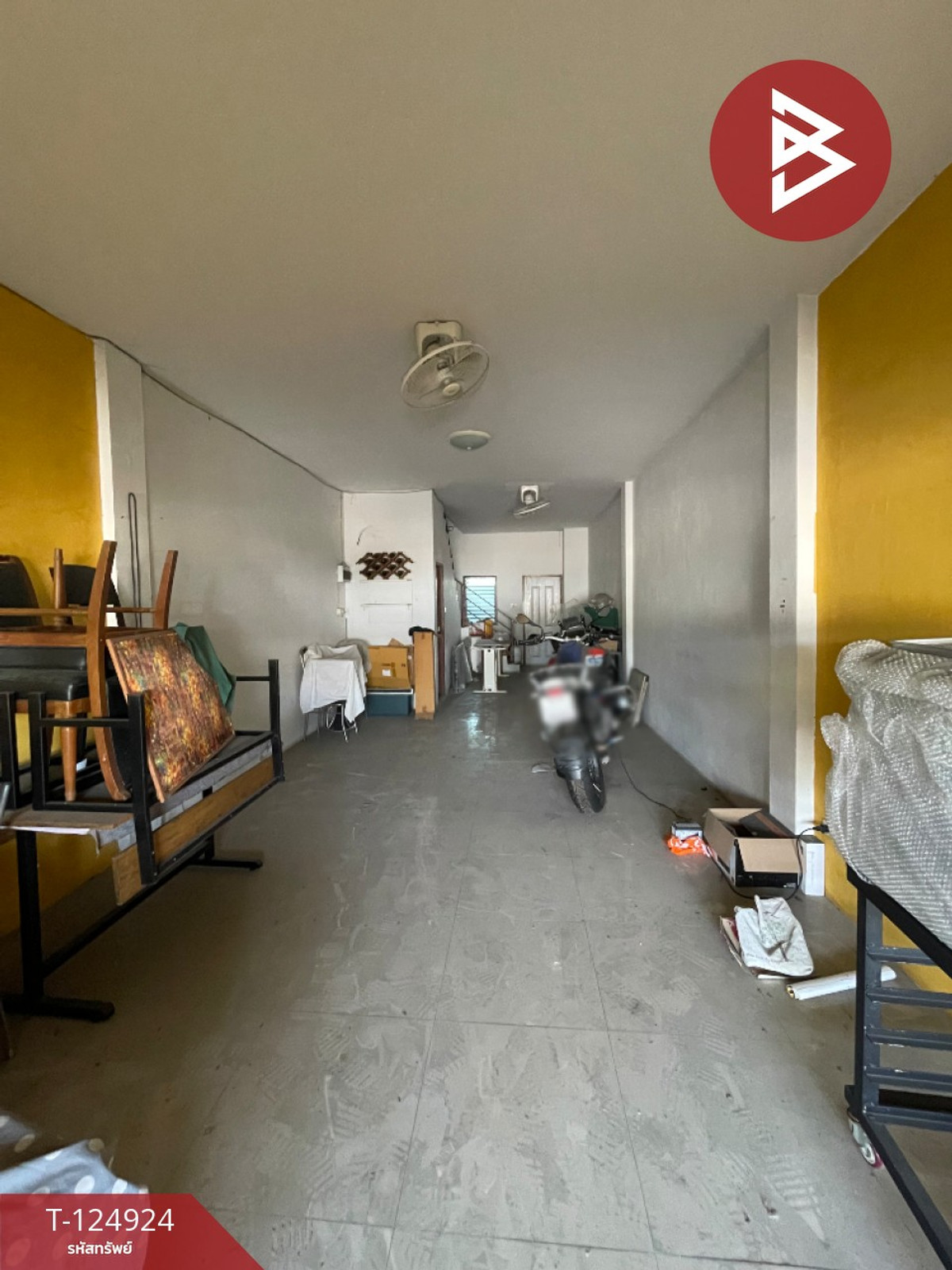 Commercial building for sale, area 19 square meters, Samet, Chonburi, near 7-11. Loading...