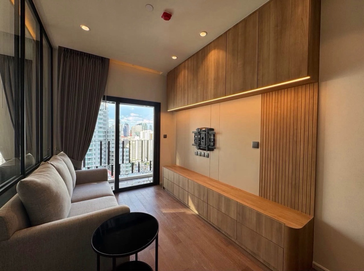 ให้เช่าคอนโดสุขุมวิท อโศก ทองหล่อ : For Rent Muniq Sukhumvit 23 Condo Close to MRT Sukhumvit Station and BTS Asoke Station