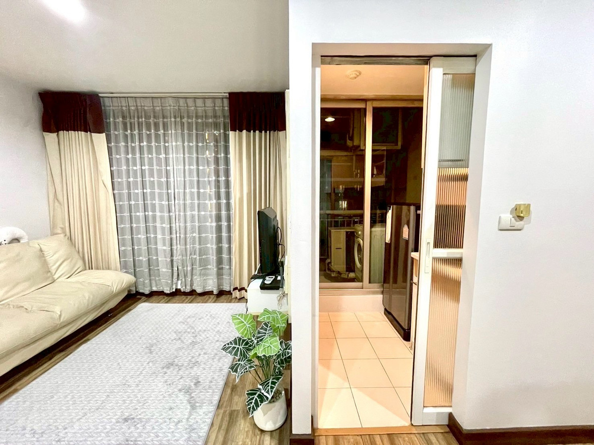 For SaleCondoRatchadapisek, Huaikwang, Suttisan : 2 bedrooms, 2 bathrooms, looking down, next to Huai Khwang MRT! ☄️Life@Ratchada-Huai Khwang, size 55 sq m, only 5.XX million ☄️ Very good value, can make an appointment to view 📞081-152-6154 Ya (Agent), location in the heart of a non-sleeping area.