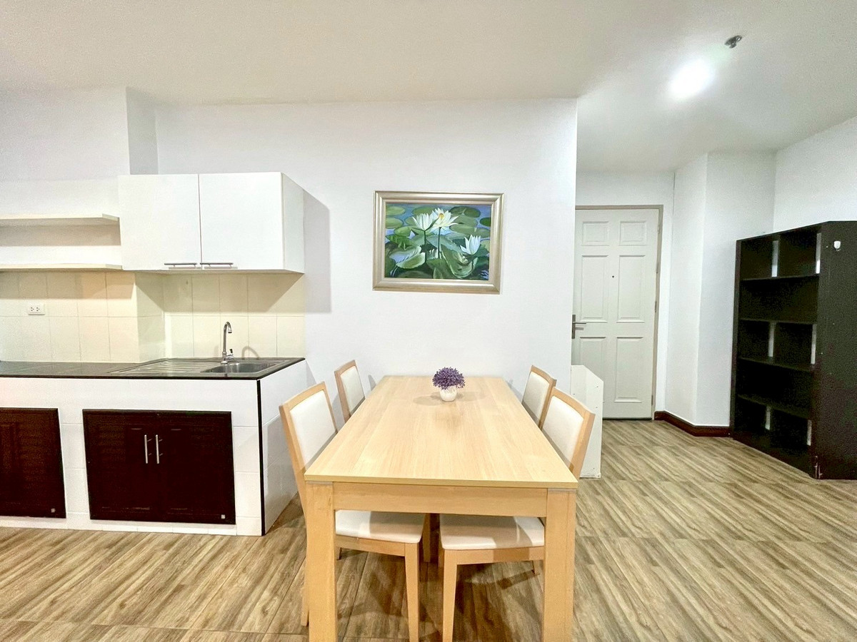 For SaleCondoRatchadapisek, Huaikwang, Suttisan : 2 bedrooms, 2 bathrooms, looking down, next to Huai Khwang MRT! ☄️Life@Ratchada-Huai Khwang, size 55 sq m, only 5.XX million ☄️ Very good value, can make an appointment to view 📞081-152-6154 Ya (Agent), location in the heart of a non-sleeping area.