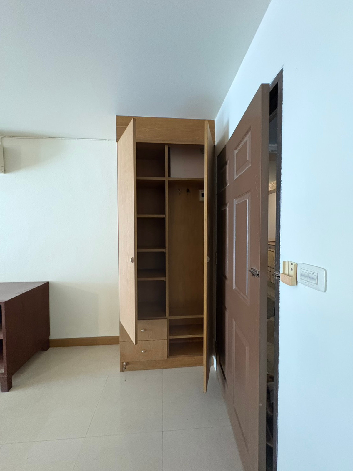 For rent!! 1 bedroom condo near the Pink Skytrain, Champs Elysees Avenue Condominium. Loading...