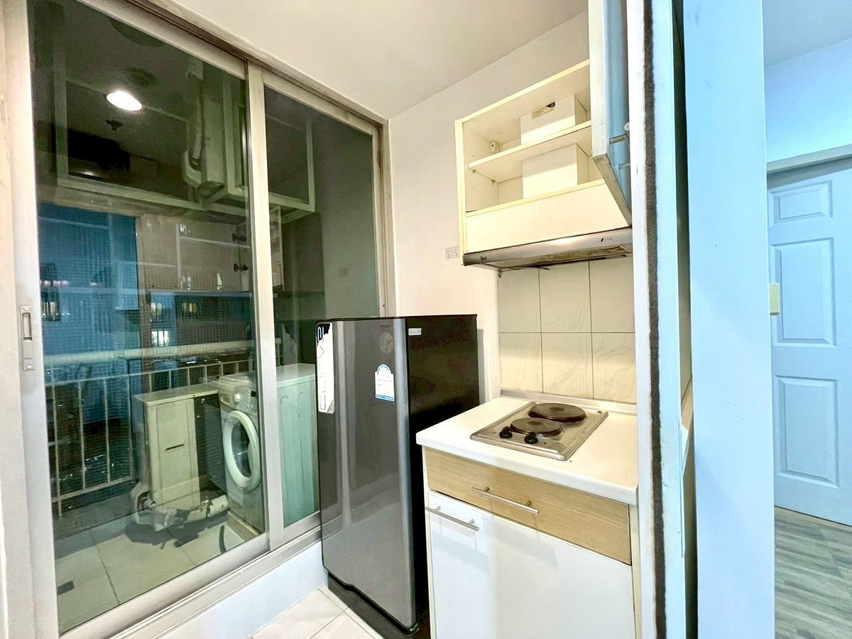 For SaleCondoRatchadapisek, Huaikwang, Suttisan : 2 bedrooms, 2 bathrooms, looking down, next to Huai Khwang MRT! ☄️Life@Ratchada-Huai Khwang, size 55 sq m, only 5.XX million ☄️ Very good value, can make an appointment to view 📞081-152-6154 Ya (Agent), location in the heart of a non-sleeping area.