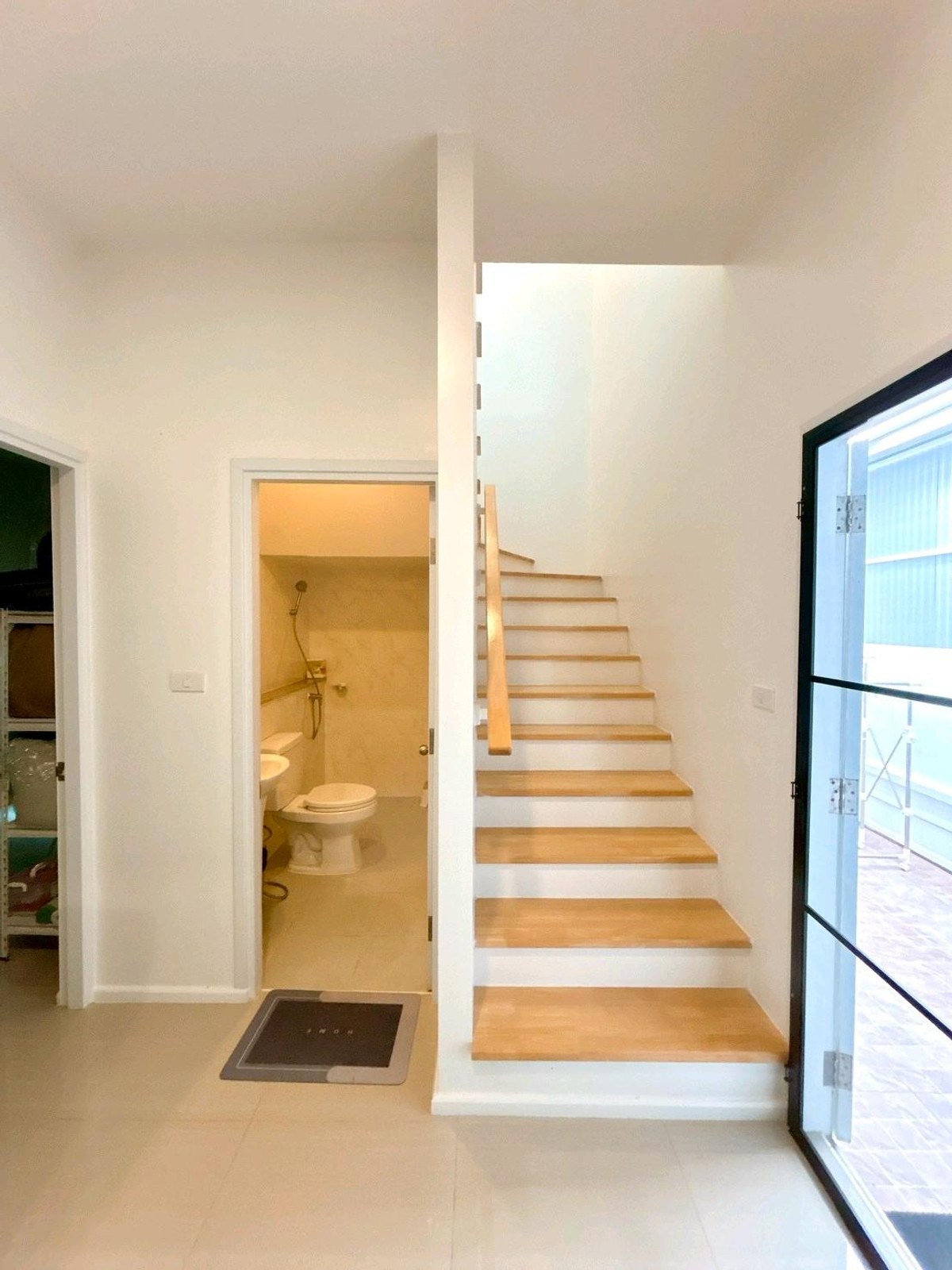 Semi-detached house, good energy, decorated and ready to move in, good price. Loading...