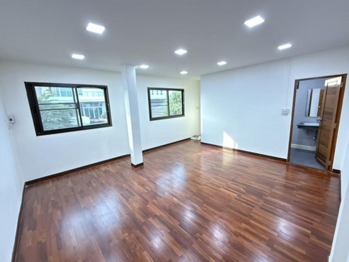 Code C6929, 2-story detached house for rent, Soi Social Work, Lat Phrao Road, near Central Eastville. Loading...