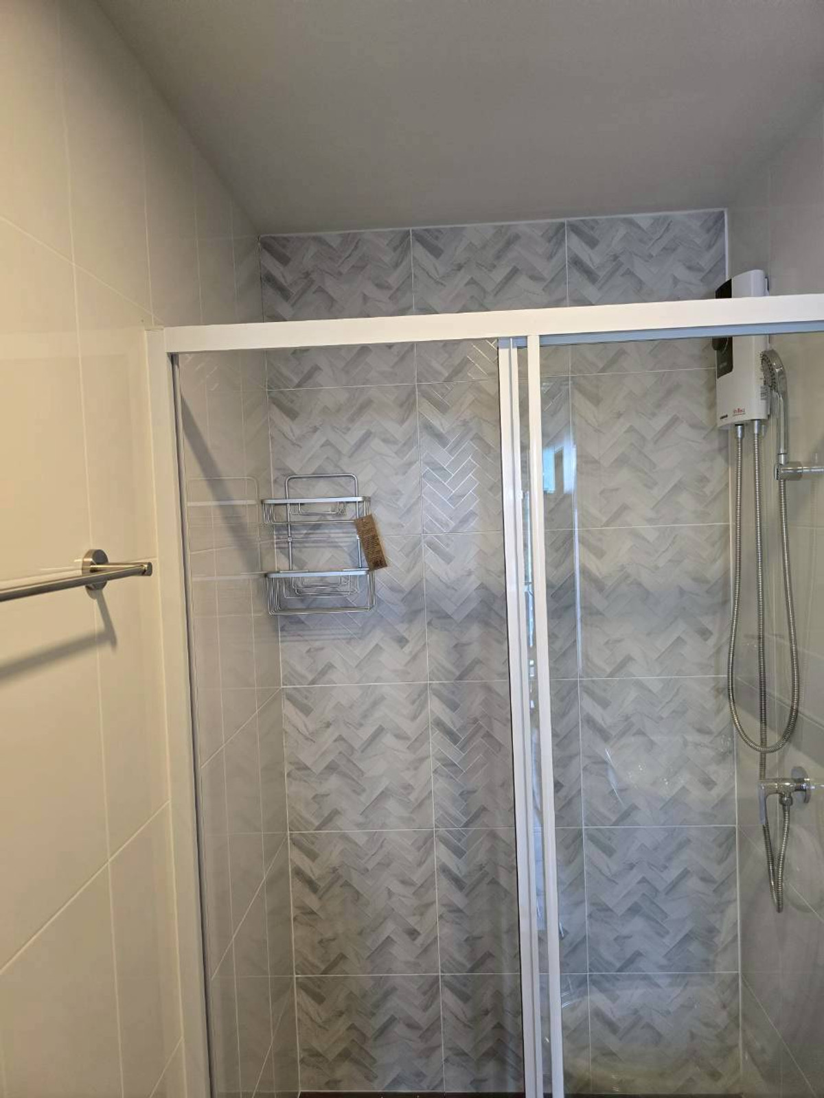 📢 Empty room for rent Regent Home Wuttakat Condo, building 🅰️ 32nd floor, size 26 sq m., high floor, city view east 🌞 For Rent: Regent Home Wuttakat Condominium-Building 🅰️,32ndFloor. Loading...