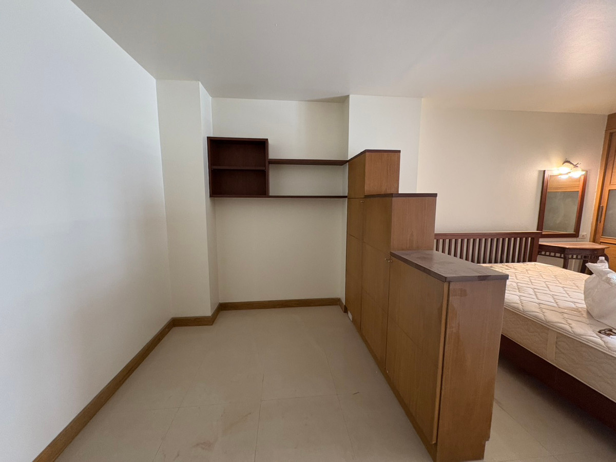 For RentCondoChaengwatana, Muangthong : For rent!! 1 bedroom condo near the Pink Skytrain, Champs Elysees Avenue Condominium.