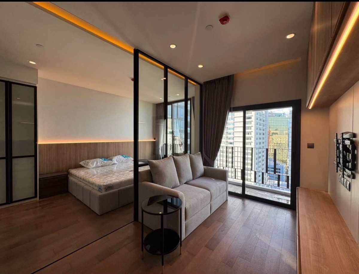 For Rent Muniq Sukhumvit 23 Condo Close to MRT Sukhumvit Station and BTS Asoke Station Loading...