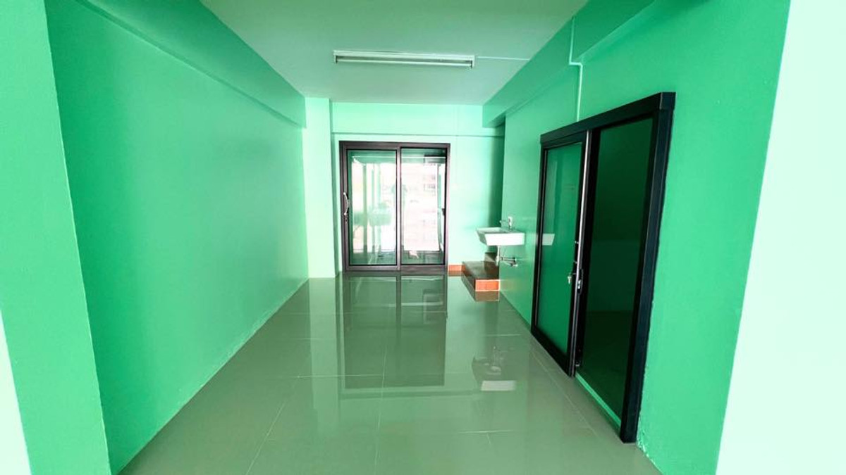 ขายอาคารพาณิชย์ระยอง : ขายอาคารพาณิชย์ 3 ชั้นครึ่ง ติดถนนสุขุมวิท บ้านฉาง ระยอง