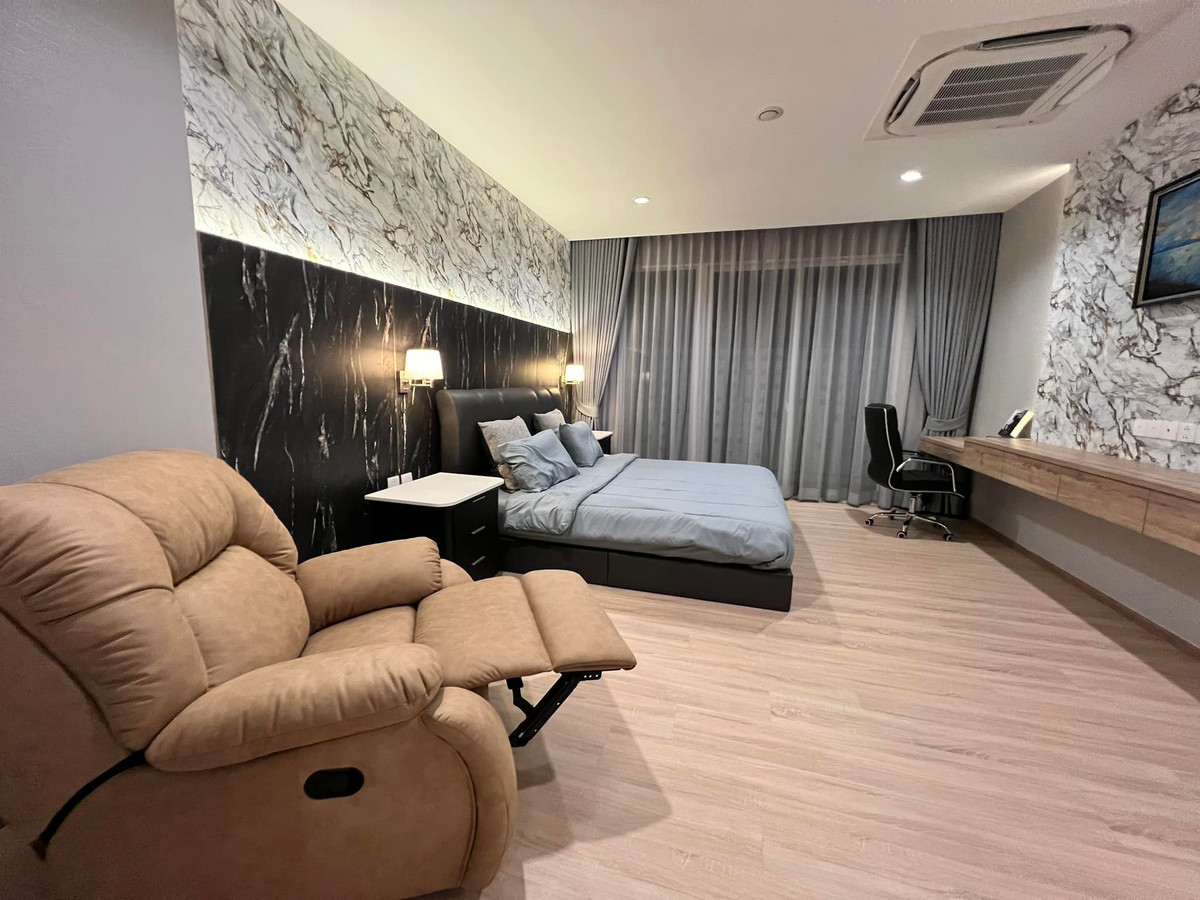 For RentHousePattanakan, Srinakarin : For rent, luxury detached house, Nirvana Absolute Krungthep Kreetha project, size 85 square wah, 4 bedrooms, with furniture, Thap Chang Subdistrict, Saphan Sung District, Bangkok.