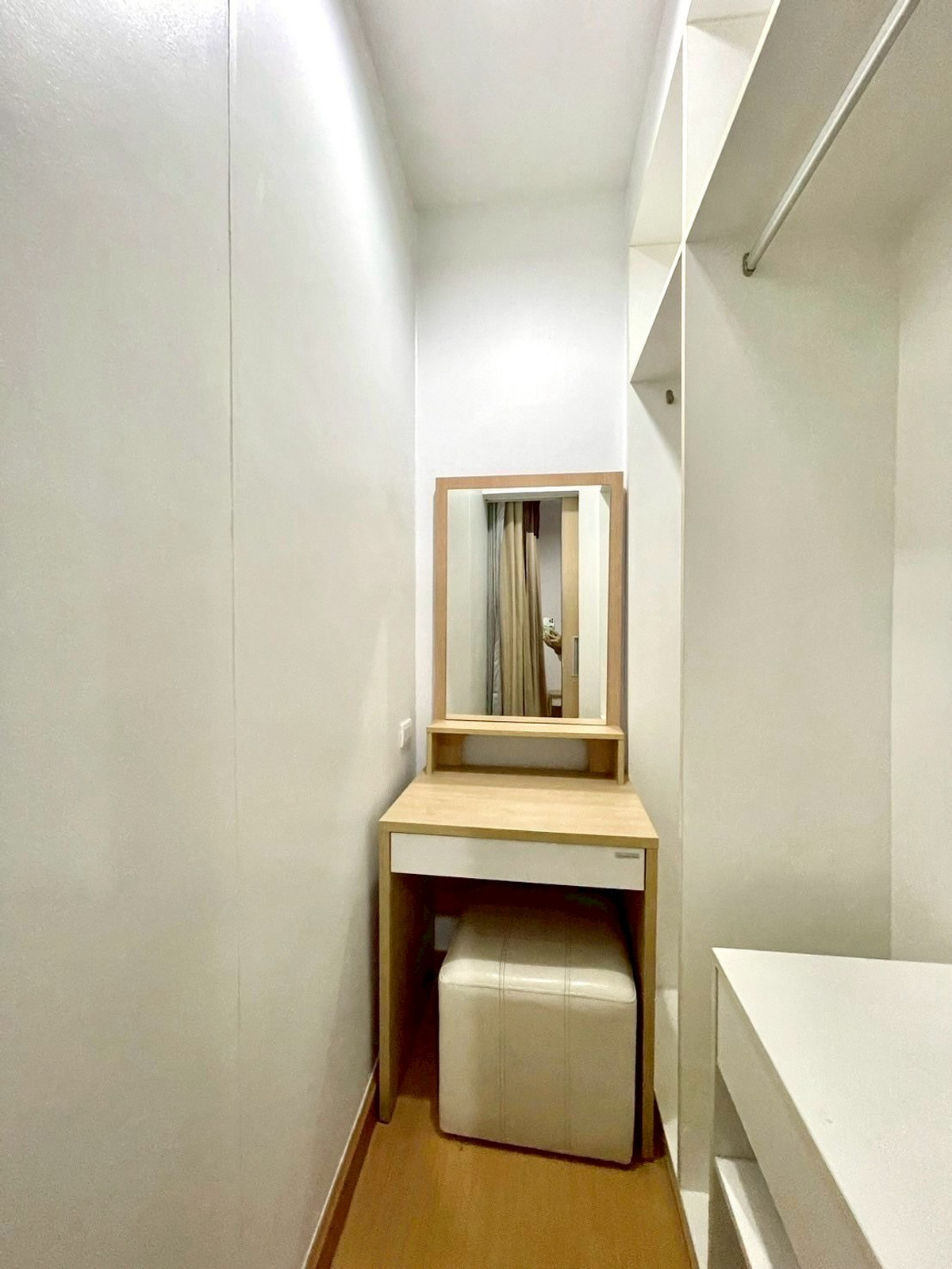 For SaleCondoRatchadapisek, Huaikwang, Suttisan : 2 bedrooms, 2 bathrooms, looking down, next to Huai Khwang MRT! ☄️Life@Ratchada-Huai Khwang, size 55 sq m, only 5.XX million ☄️ Very good value, can make an appointment to view 📞081-152-6154 Ya (Agent), location in the heart of a non-sleeping area.