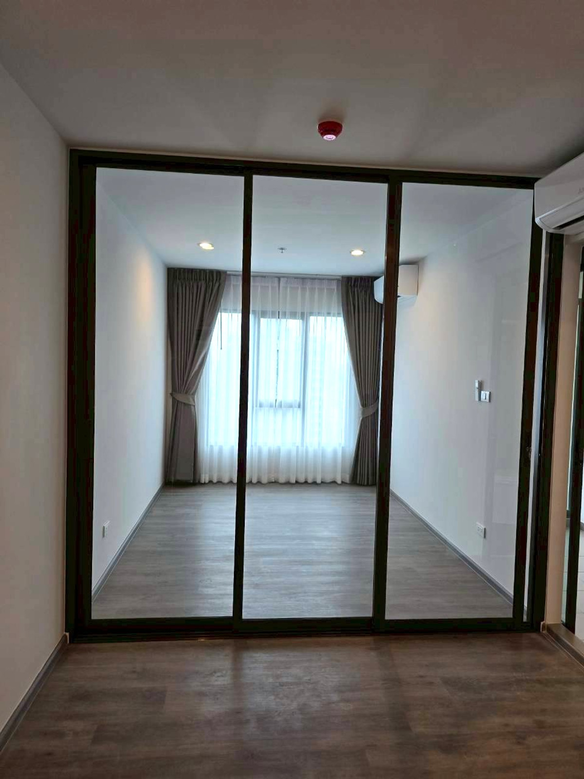 For RentCondoThaphra, Talat Phlu, Wutthakat : 📢 Empty room for rent Regent Home Wuttakat Condo, building 🅰️ 32nd floor, size 26 sq m., high floor, city view east 🌞 For Rent: Regent Home Wuttakat Condominium-Building 🅰️,32ndFloor.