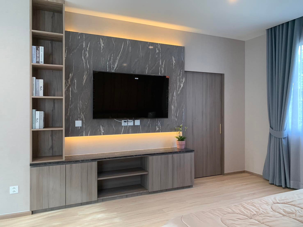 For RentHousePattanakan, Srinakarin : For rent, luxury detached house, Nirvana Absolute Krungthep Kreetha project, size 85 square wah, 4 bedrooms, with furniture, Thap Chang Subdistrict, Saphan Sung District, Bangkok.