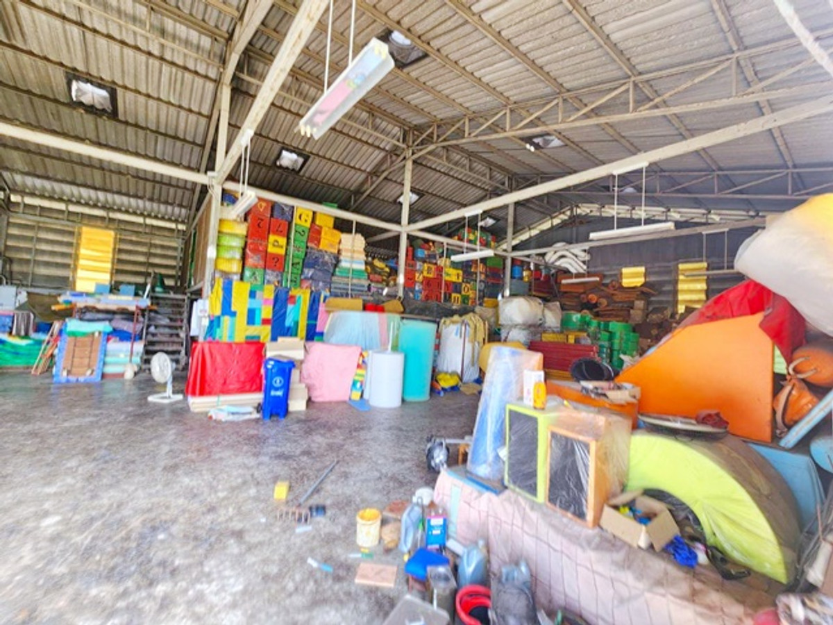 ราษฎร์อุทิศ62-72 มีนบุรี จอดรถ20คัน ให้เช่าอาคาร-โกดังพร้อมออฟฟิศ 4หลัง 402ตร.วา 1602ตร.ม. ทำเลรถเทรลเลอร์เข้าได้ ใกล้ MRTสุวินทวงศ์ 6.4กม. Loading...