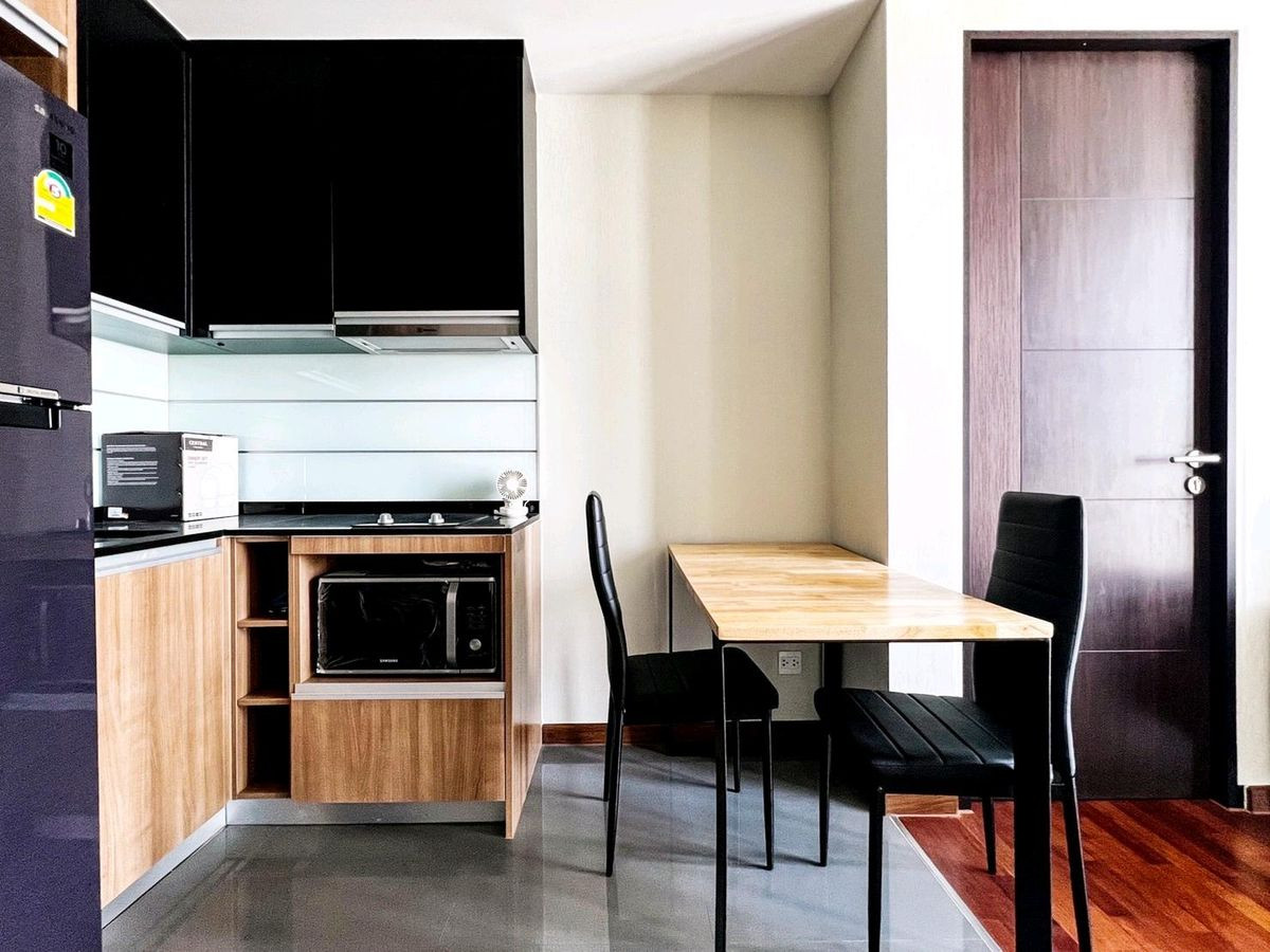 ให้เช่าคอนโดราชเทวี พญาไท : Wish Signature Midtown Siam 1【𝐑𝐄𝐍𝐓】🔥โทนไม้เข้มสุดอบอุ่น เติมเสน่ห์หรูแบบเรียบเท่ในทุกมุม🔥  ติดต่อไลน์ไอดี: @hacondo