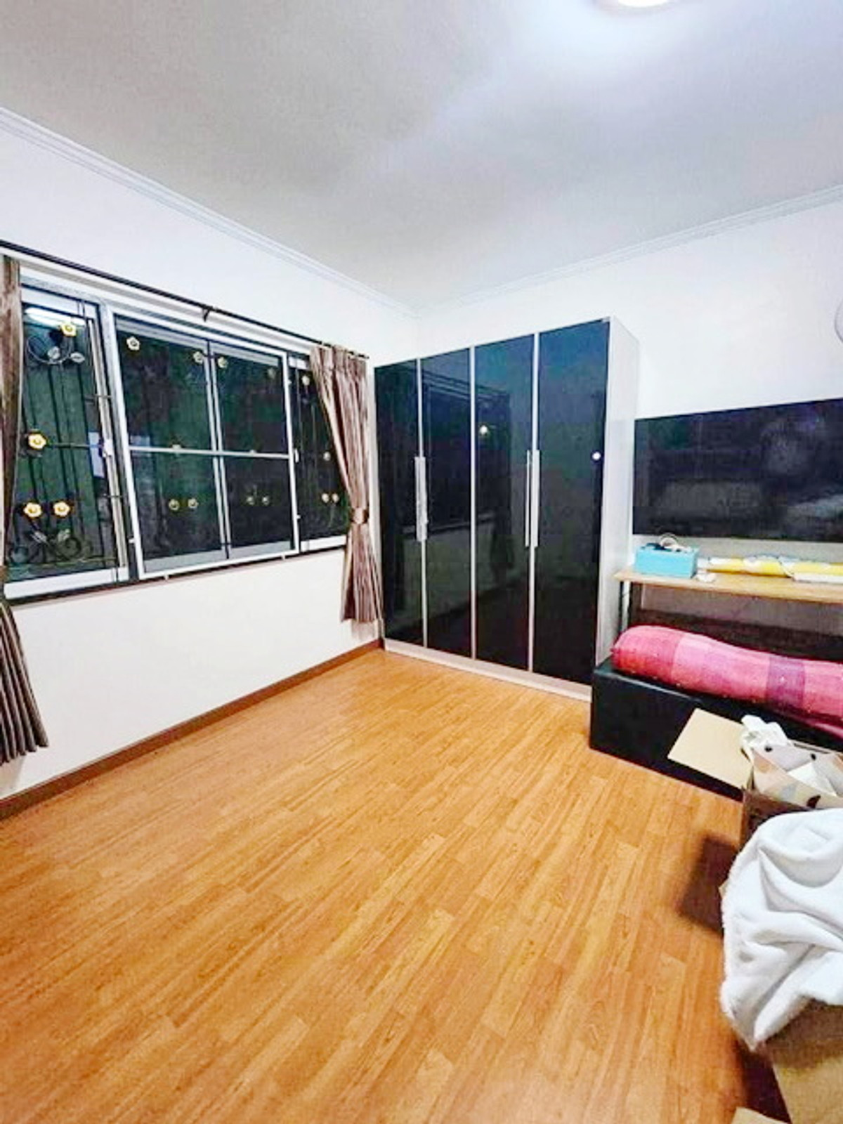 Phassorn Flora ville Royal ville BuengKlo Industrial Estate 1.4km. 2-story house for rent fully fur Loading...