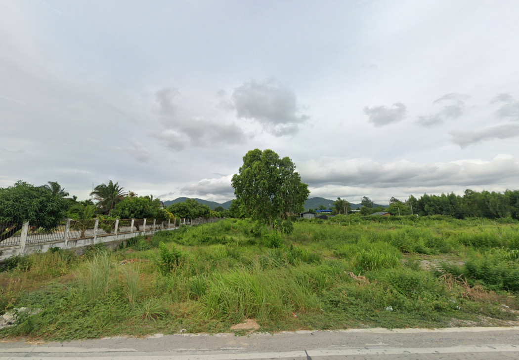 Prime 8-Rai Land for Sale in Chonburi, Dual Road Access, Near Khao Lam Rd – Perfect for Pool Villas or Housing Development Loading...