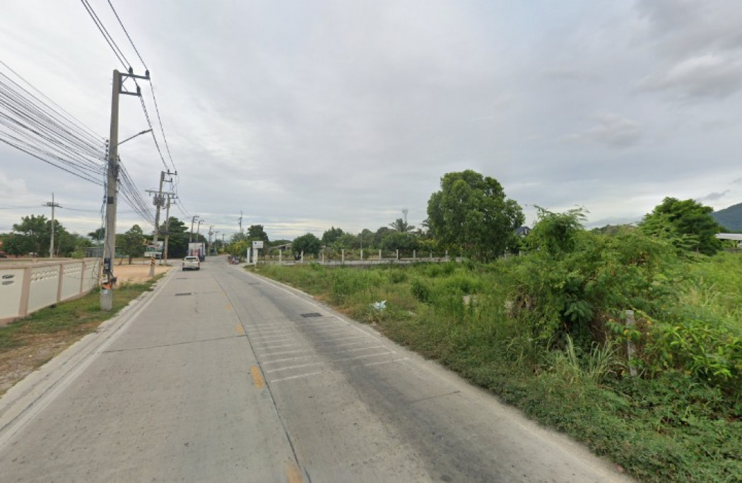 Prime 8-Rai Land for Sale in Chonburi, Dual Road Access, Near Khao Lam Rd – Perfect for Pool Villas or Housing Development Loading...