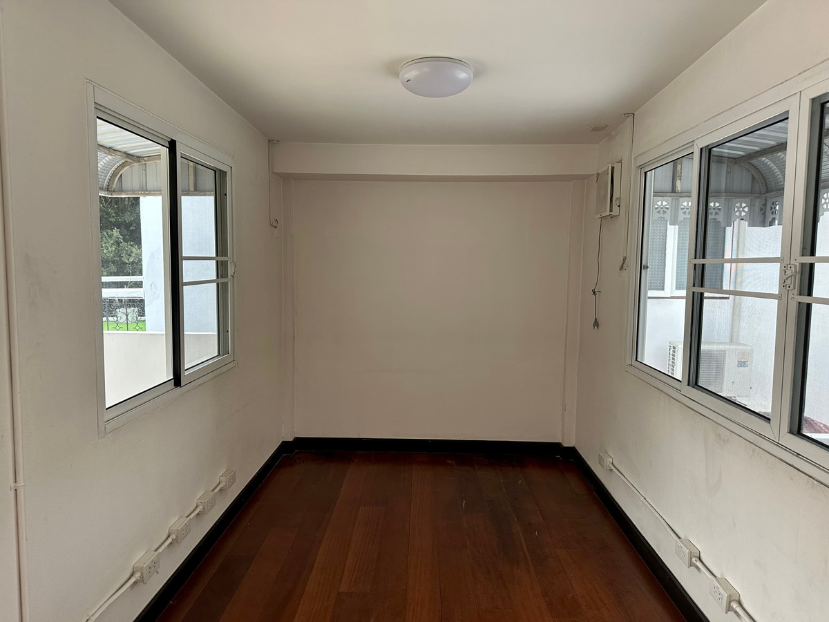 ขายบ้านสุขุมวิท อโศก ทองหล่อ : 🏡 บ้านเดี่ยว - แปลงมุมสุดพิเศษ บนทำเลสุขุมวิท 64 – ใกล้ BTS และทางด่วน |  🏡 2-Storey Corner Residence @ Golden Location - Sukhumvit 64